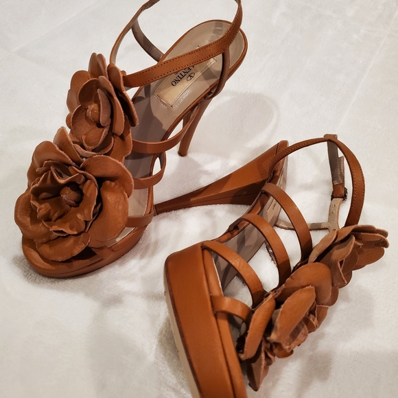 Valentino Garavani Tan Leather High-heeled Sandals - Picture 10 of 10